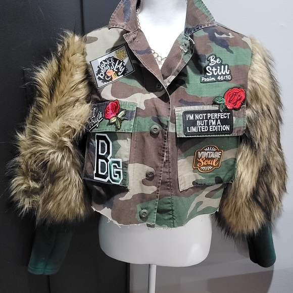 Custom Camouflage Jacket with Faux Fur Sleeves - Picture 8 of 9
